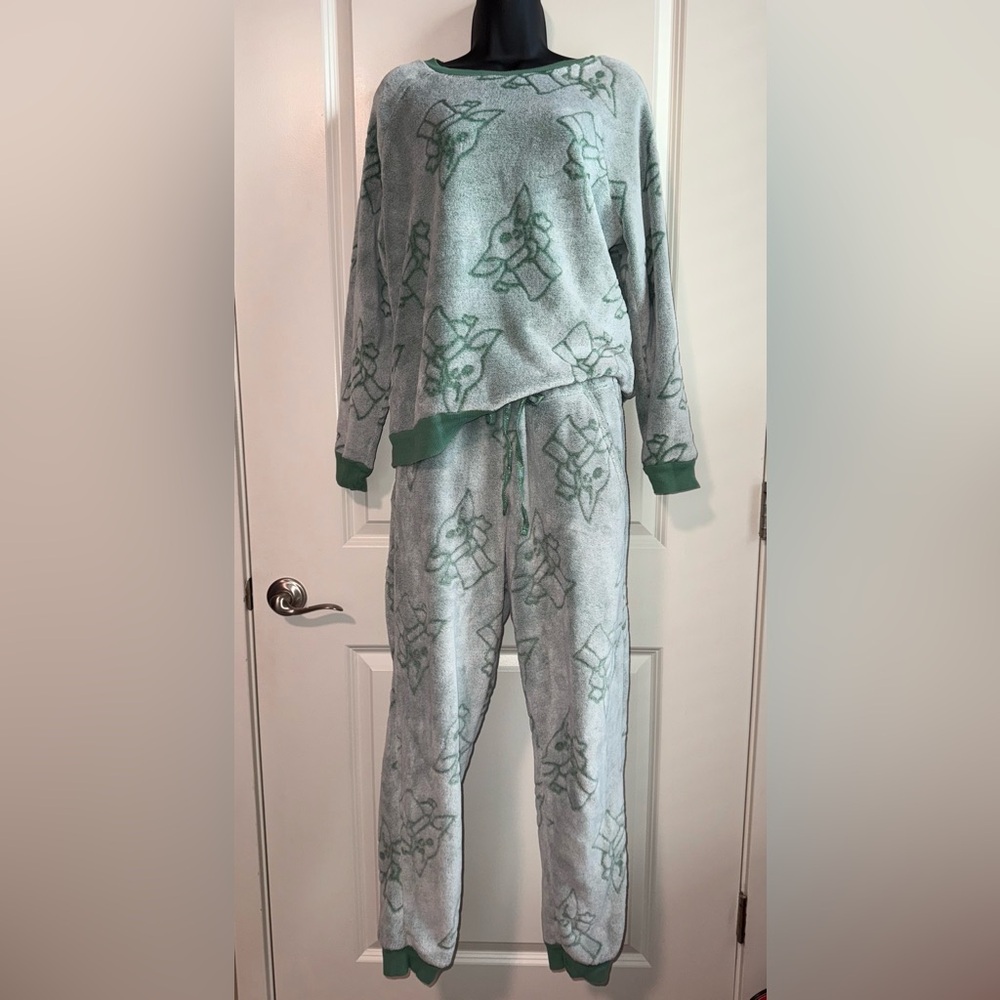 Star Wars Baby Yoda Green and Gray Pajama Set Womens Size Medium